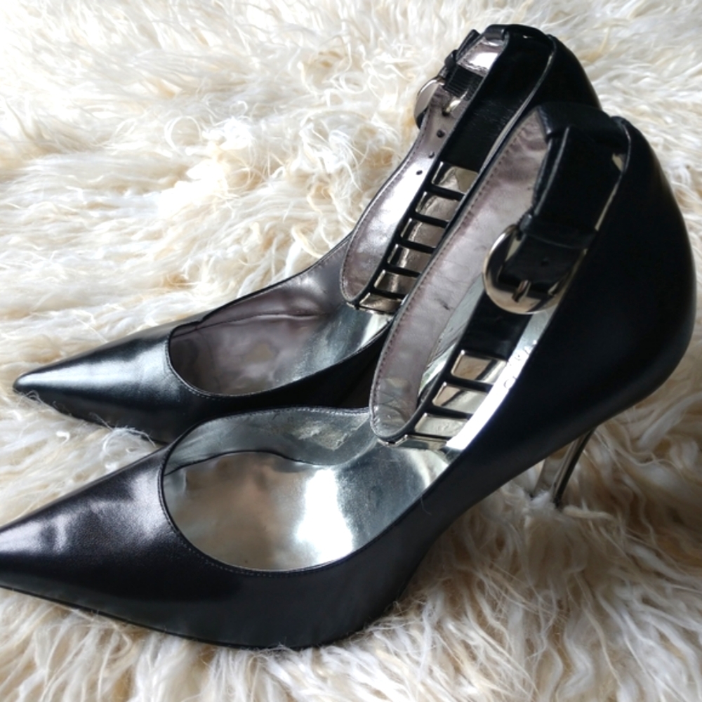 Guess black heels